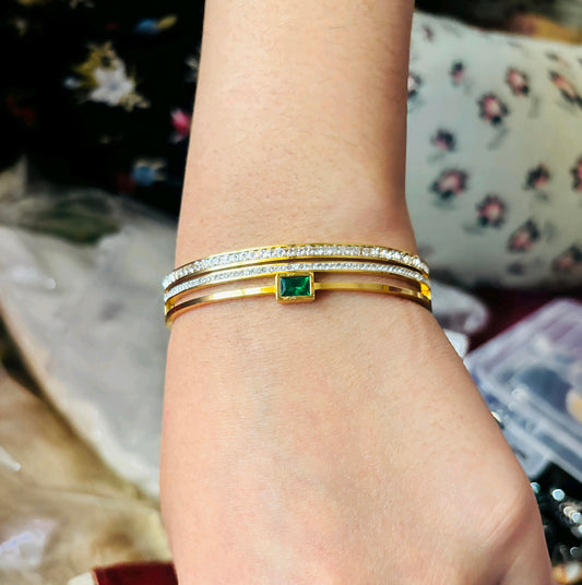 Anti tarnish gold plated green stone bangel